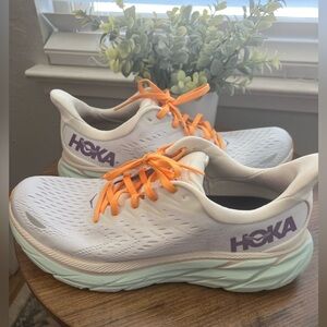 Hoka Clifton 8